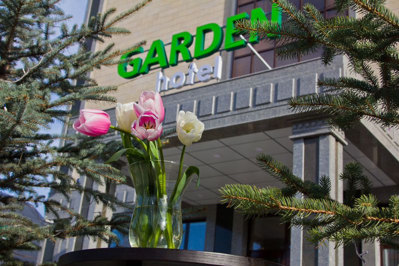 Garden Hotel Bishkek Exteriör bild