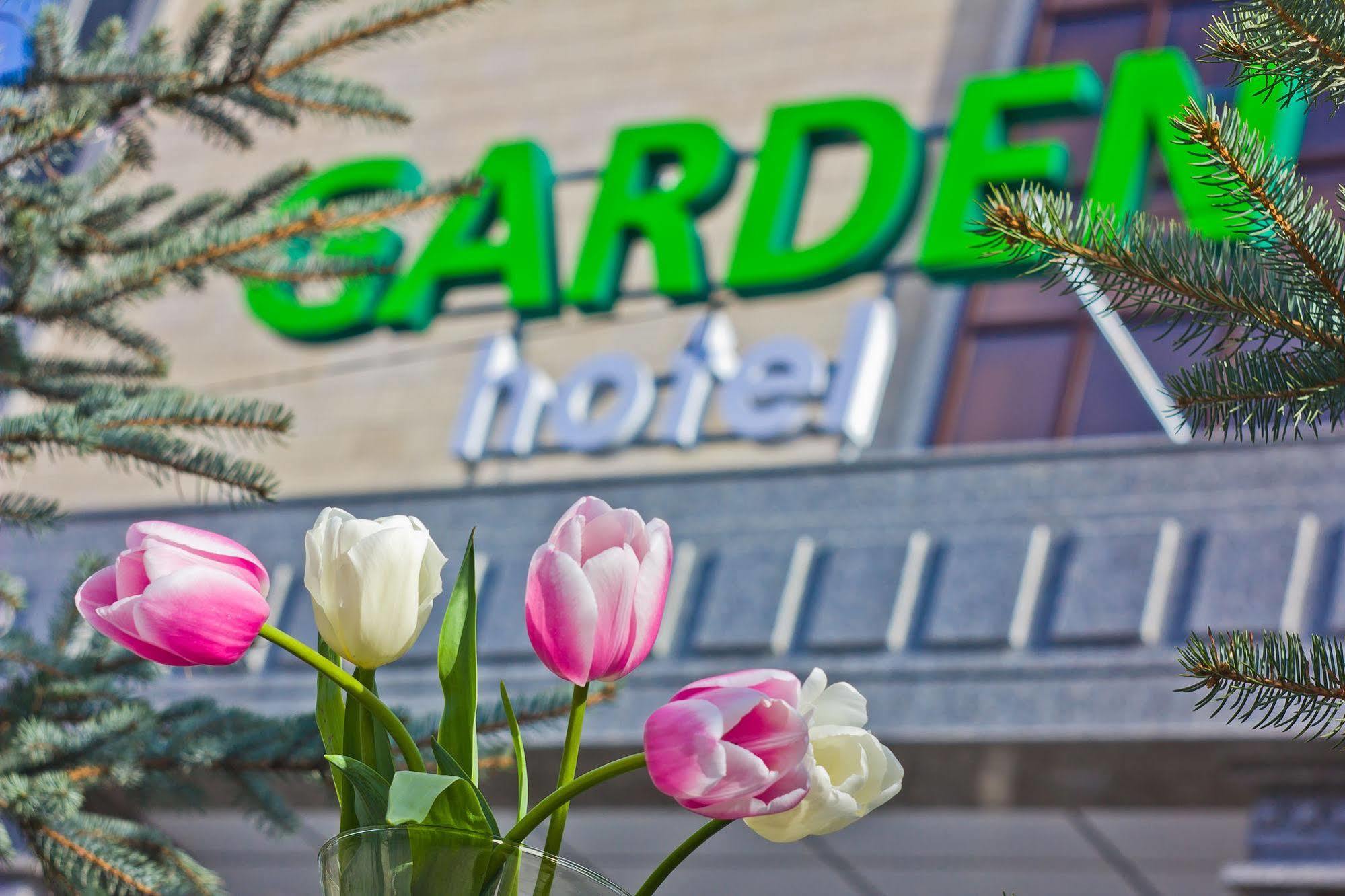 Garden Hotel Bishkek Exteriör bild